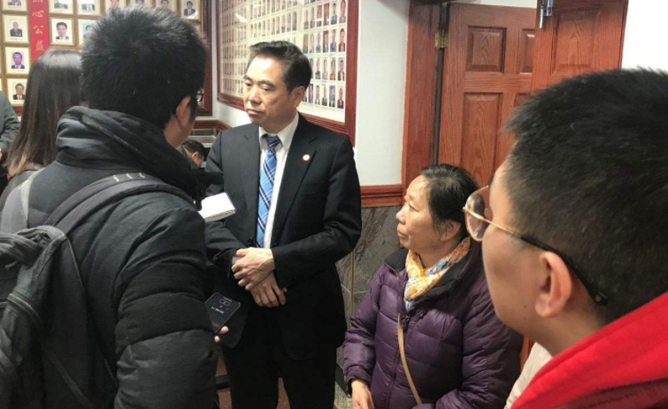 华尔街：7月9日财经早餐：降息预期有变美元走强，金价疲软，静待鲍威尔讲话指引