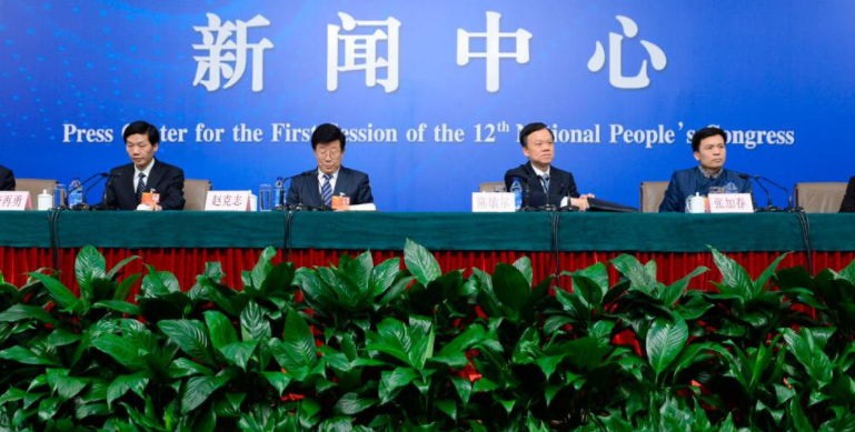 华尔街：8月29日财经早餐：脱欧担忧升温英镑急挫百点，黄金震荡下跌白银再革新高