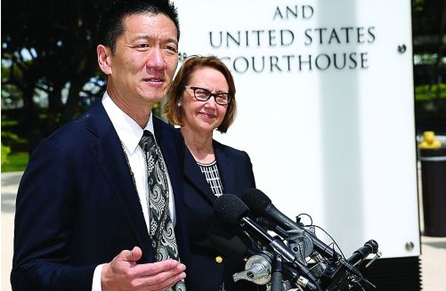 热点：广州南田路辑毒警匪枪战:＂开锁辉＂头七市民献鲜花